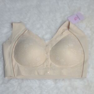 Bustella Seamless Floral Lace Wireless Bra - Cream